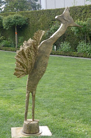 Vogel auf Sockel